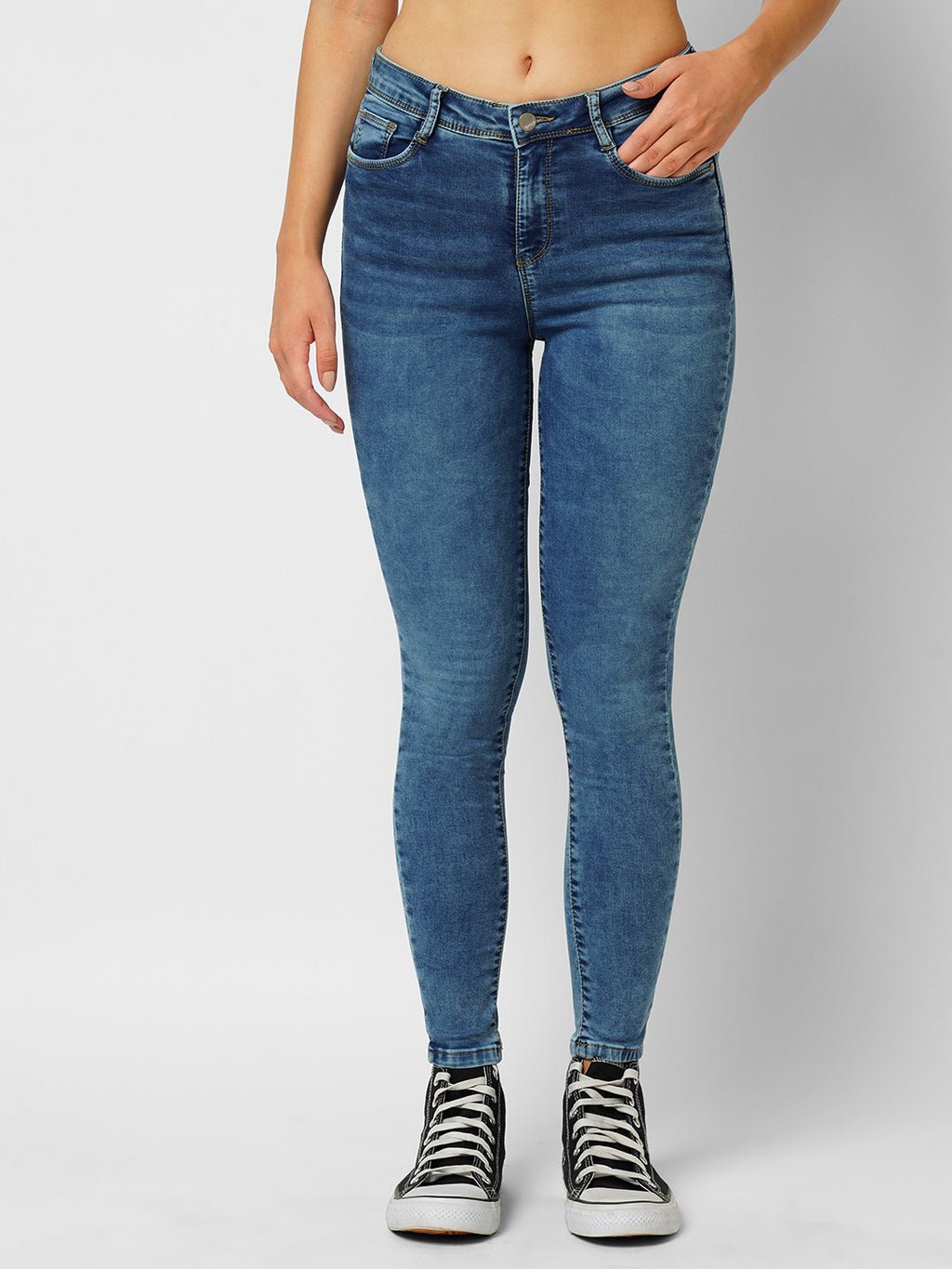 WOMEN MID-RISE SKINNY JEANS